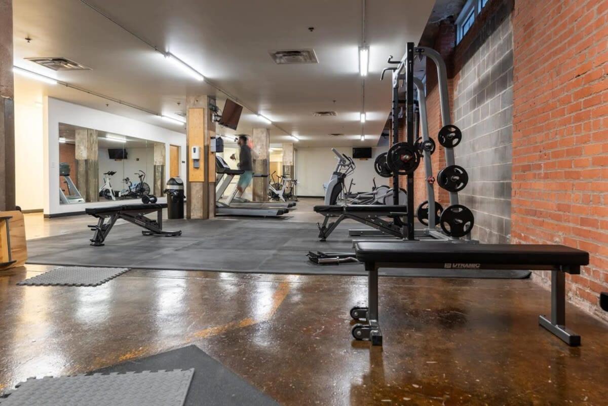 2Br 2Ba Spacious Historic Loft With Gym By Envitae Kansas City Kültér fotó
