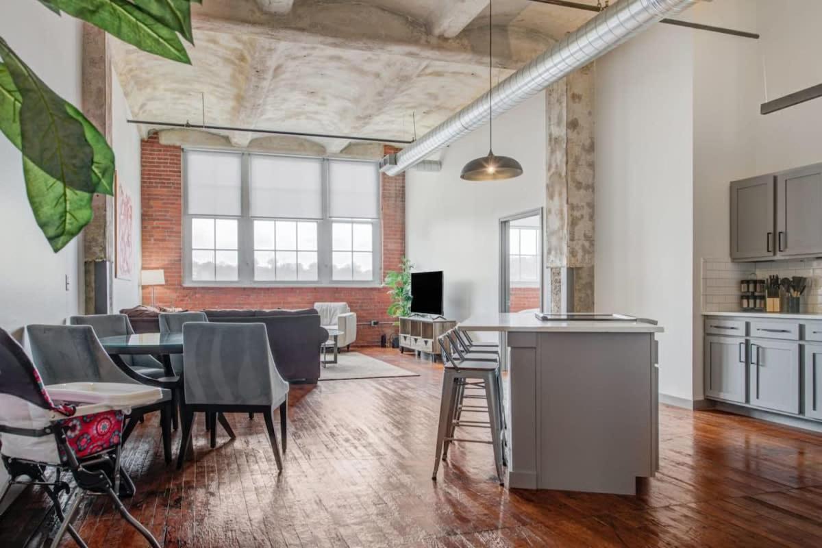 2Br 2Ba Spacious Historic Loft With Gym By Envitae Kansas City Kültér fotó