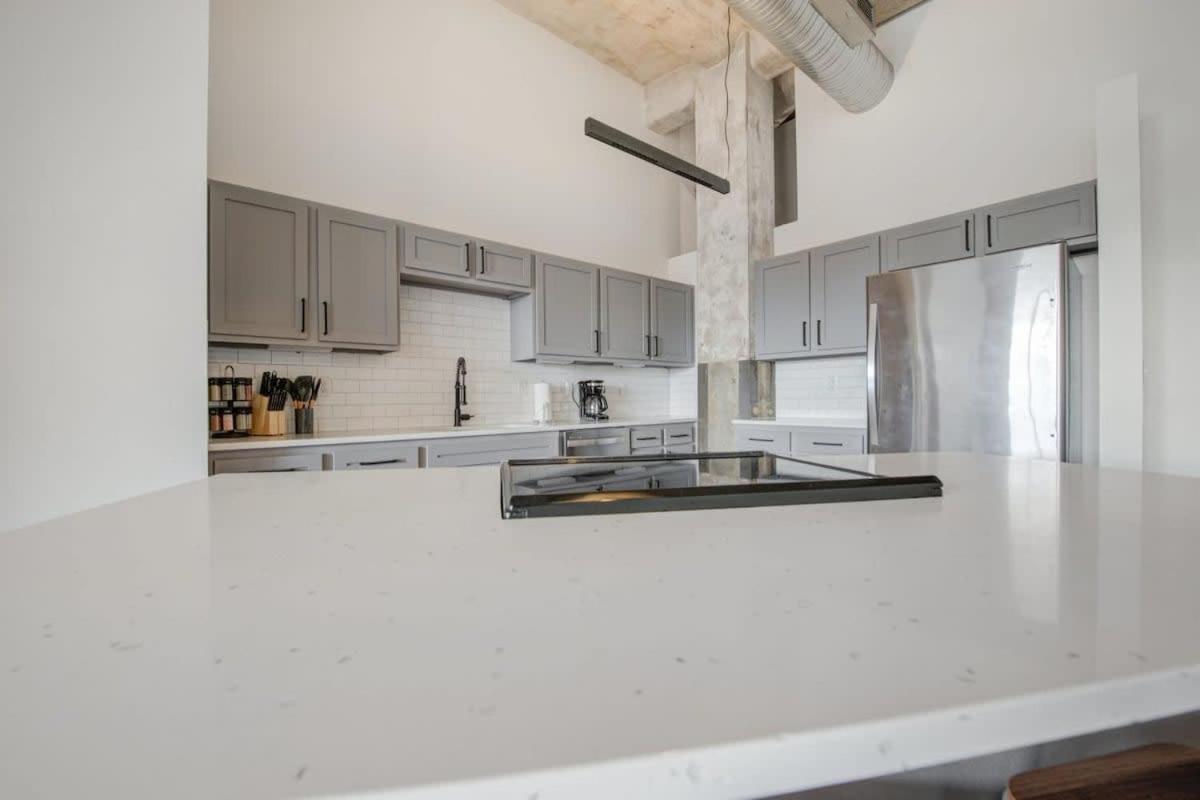 2Br 2Ba Spacious Historic Loft With Gym By Envitae Kansas City Kültér fotó
