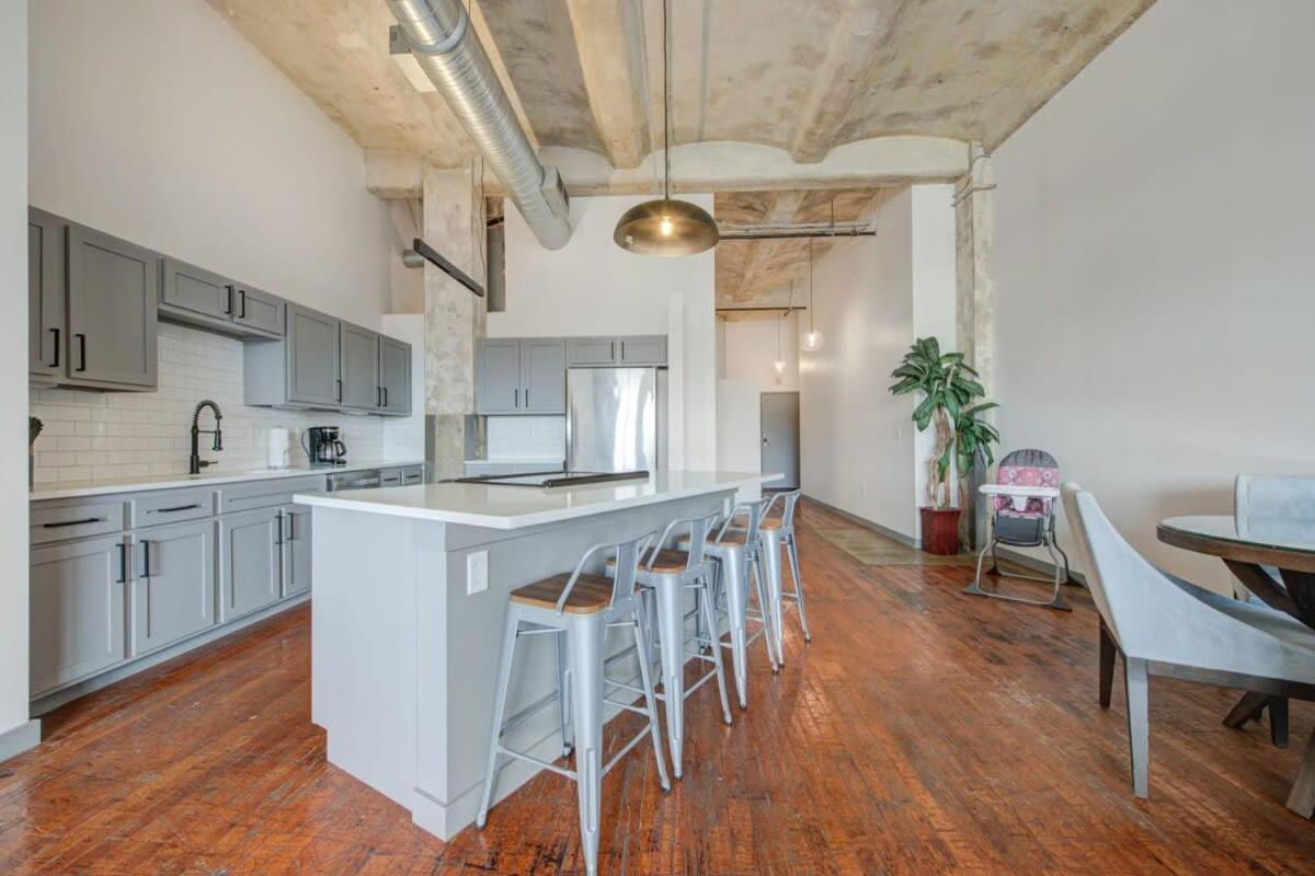 2Br 2Ba Spacious Historic Loft With Gym By Envitae Kansas City Kültér fotó